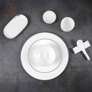 <span class=keywords><strong>Vaisselle</strong></span> <span class=keywords><strong>moderne</strong></span> en porcelaine à prix abordable, assiettes blanches avec bordure dorée, service de table émaillé pour restaurant hôtel, <span class=keywords><strong>vaisselle</strong></span> en céramique - Product Image 1