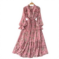 Robe longue plissée en mousseline de soie à imprimé floral, col en V, manches longues, coupe trapèze ajustée, style vintage français, collection Printemps 2026 pour femme