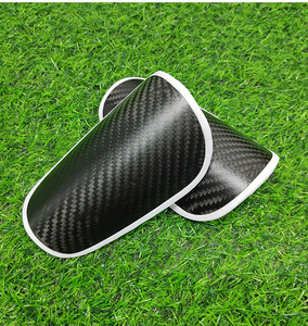 Espinilleras de Fútbol NIMBLEE con Logotipo Personalizado, Material de Fibra de Carbono, con Absorción de Impactos, Protección de Fútbol con EVA Engrosada - Product Image 3