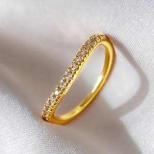 Anillo de Boda Curvo con Zirconia, Anillo Apilable Chapado en Oro de 18K, Anillo de Eternidad con Engaste Pavé, Estilo Clásico para Mujer - Product Image 6