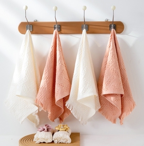 <span class=keywords><strong>Serviette</strong></span> <span class=keywords><strong>de</strong></span> <span class=keywords><strong>gaze</strong></span> <span class=keywords><strong>de</strong></span> style japonais minimaliste nordique avec pompon-Cadeau <span class=keywords><strong>de</strong></span> festival élégant et faveur <span class=keywords><strong>de</strong></span> <span class=keywords><strong>mariage</strong></span> - Product Image 6