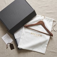 Robe longue en satin bleu marine MAG à manches longues avec broderie florale blanche, ceinture élégante, modeste, formelle, pour soirée, sur mesure OEM/ODM