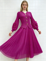 Robe longue plissée élégante et décontractée en mousseline tissée rose unie, coupe trapèze, taille naturelle, manches à volants, détail boutonné, pour soirée et printemps