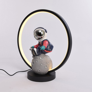 Cool Hip Hoop Espace <span class=keywords><strong>Homme</strong></span> Statue Nuit Lampe Maison <span class=keywords><strong>Chambre</strong></span> Table Décor Veilleuse Pour Cadeau D'anniversaire Astronaute Résine Figurine - Product Image 5