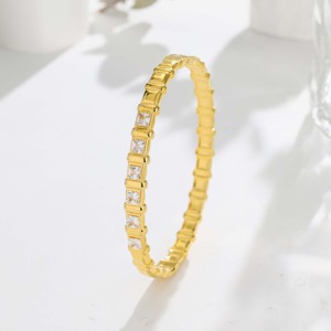Brazalete de Acero Inoxidable Chapado en Oro de 18K con Zirconia en Forma de Bambú - Joyería de Lujo Ligero y Moderno para Mujer, Ideal para Fiestas - Product Image 1