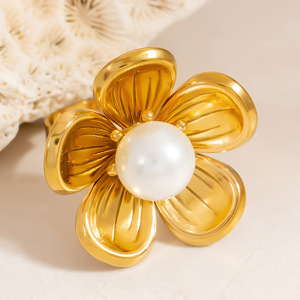 Bague en acier inoxydable avec fleur et perle, sertissage clos de perle blanche, bijoux de fête DIY pour femme, origine Yiwu PJ91245 - Product Image 1