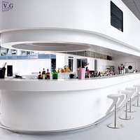 Conception de bar à cocktails sur mesure, comptoir de bar moderne en surface solide blanche, grand comptoir de bar commercial pour club, restaurant, centre commercial