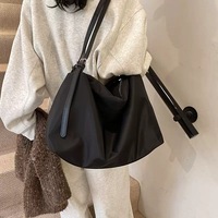 Tas Tote Olahraga Kasual Ringan Tahan Air Bahan Nylon Kapasitas Besar Gaya Vintage Wanita Modis Terbaru 2026 untuk Penggunaan Sehari-hari