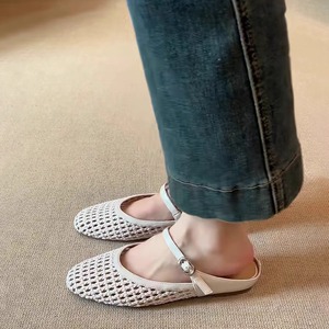 Sandalias Mary <span class=keywords><strong>Jane</strong></span> de piel de oveja transpirables con diseño hueco para mujer 2026, de primavera-verano, con punta cerrada, media tira y talón abatible antideslizante. - Product Image 4