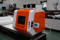 Machine de découpe laser à fibre multifonctionnelle économique, entièrement fermée et refroidie par air, pour découpe laser CNC de métaux