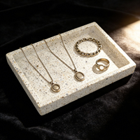 Plateau de rangement rectangulaire en résine terrazzo crème, pour bijoux et cosmétiques, idéal pour comptoir de salle de bain