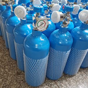 Prix d'usine TPED certifié 150BAR 2/4L petite <span class=keywords><strong>bouteille</strong></span> d'oxygène médical portable fabriquée en Chine à vendre - Product Image 3