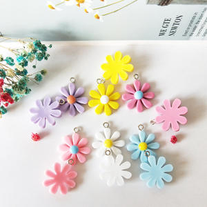 Kawaii Resin Little Daisy Sun Flower Charms pendenti per orecchini con decorazione fai da te portachiavi accessori per gioielli di moda - Product Image 5