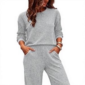 Ensemble de détente deux pièces côtelé de luxe léger pour femme, comprenant un haut pull à manches longues et un pantalon large, pour la maison, couleur unie, col rond - Product Image 2