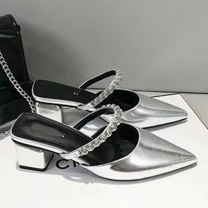 Zapatillas de Mujer Estilo Hada Francesa, Punta Puntiaguda, Tacón Bajo con Pedrería, Color Nude, Sandalias de Moda - Product Image 1