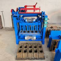 Machine à fabriquer des blocs creux et des pavés en cendres volantes avec fonctionnement automatique du moteur