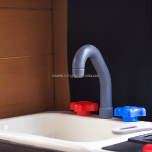 Casita de juegos infantil de madera estilo europeo con techo rojo, cajas de flores, puerta marrón oscuro y ventana de dos aguas - Cabaña de juegos para exteriores - Product Image 2