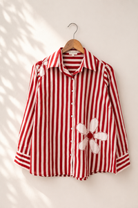 Camisa tejida holgada con rayas de margaritas para mujer |   Top informal estampado con logo frontal y bordado de parche |   Ropa Cómoda para Uso Diario - Product Image 2