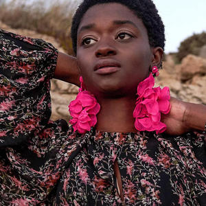 2025 yeni varış el yapımı bez çiçekler Metal çiçekler elmas küpe inci uzun dantel çiçek pembe damla bildirimi küpe - Product Image 1