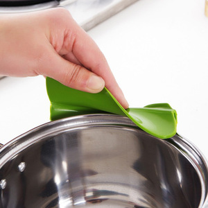 Silicone Pot Pouring Spout Green Liquid Diffuser For Soup Water Transfer Kitchen Tool - Product Image 4