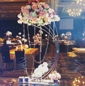 Newest design table decoration unique moon shape gold flower stand metal wedding center pieces