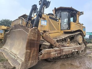 Bulldozer sur chenilles Caterpillar D8T d'occasion avec moteur C15 ACERT 242 kW, moment de charge élevé, bulldozer minier lourd, pompe et moteur inclus - Product Image 2