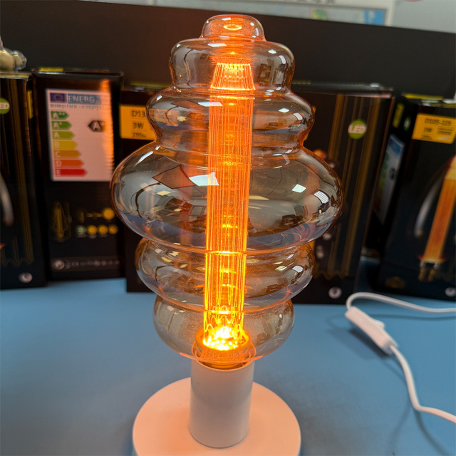 Decorative LED Bulb E27 3W Vintage Edison Filament Lamp Amber Glass Warm White 200lm for Chandelier Cafe Lighting