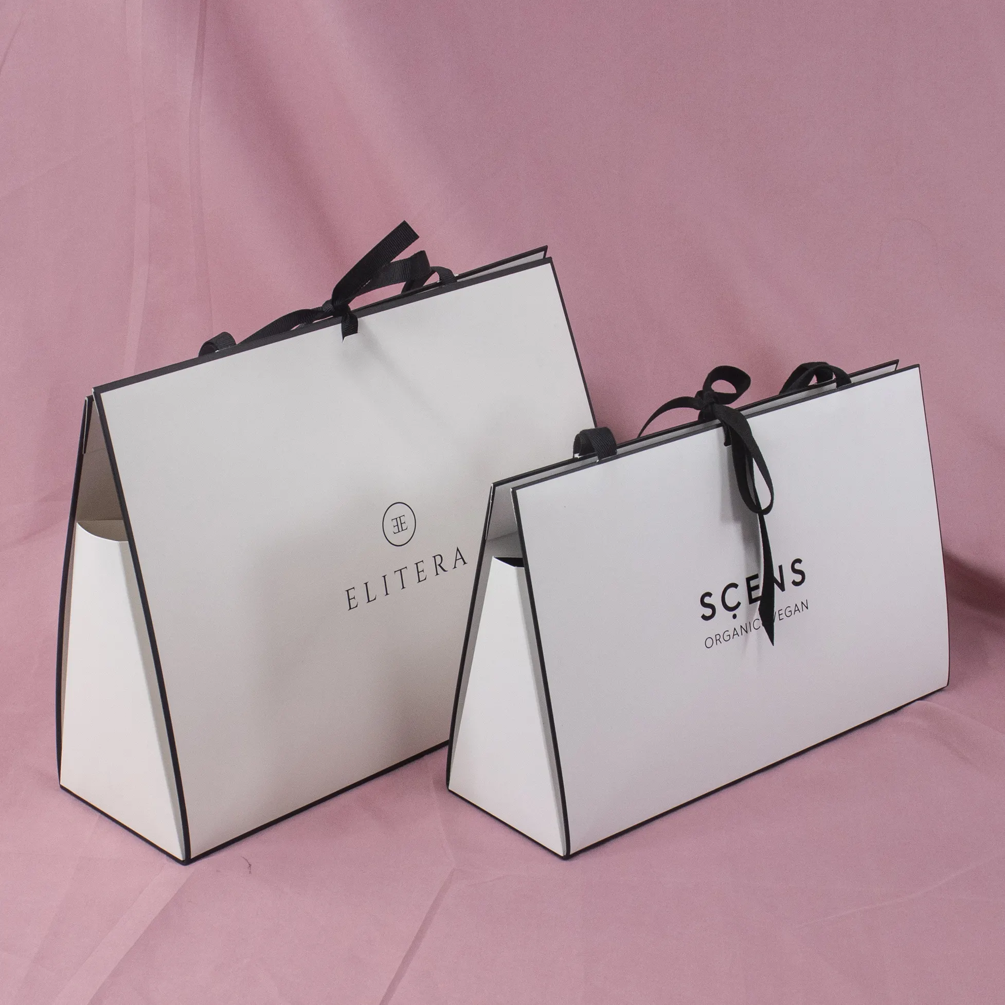 Emballage de fantaisie de conception OEM de luxe au détail Shopping cadeau en forme de triangle bijoux faits à la main montre sac en papier avec poignée en ruban