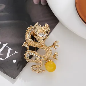 Broche Yumoreal con Diseño del Dragón del Zodiaco Chino, Chapado en Oro Rosa sobre Cobre, con Cristales de Circonita Amarilla, Regalo para el Día del Padre - Product Image 4