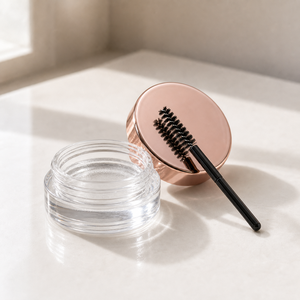 Lilywild Gel Sourcils Végan Ultra Doux avec Brosse pour Peaux Sensibles à la Rosacée – Formule Apaisante Longue Durée, Sans Rougeurs, Sans Picotements - Product Image 1