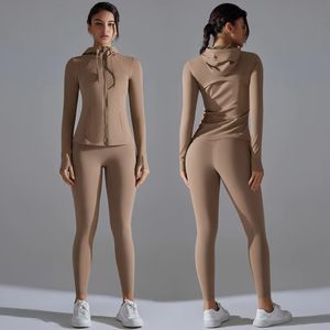 بدلة يوغا بأكمام طويلة وقلنسوة بسحاب بلون اللوجو، ملابس داخلية مريحة، بنطلون ضيق بخصر عالٍ للرياضة واللياقة البدنية - Product Image 4