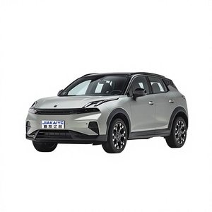 SUV Lynk & Co 06 Ultra Max Plus au design urbain contrastant, jantes en alliage de 17 pouces, toit noir flottant - Product Image 1