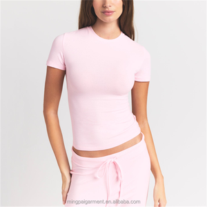 <span class=keywords><strong>Ensemble</strong></span> Lounge 2 Pièces en Jersey de Coton avec Logo Personnalisé pour Femme : Crop Top à Manches Courtes et Pantalon Large Taille Haute – Tenue Décontractée Assortie - Product Image 3