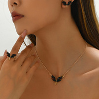 Ensemble collier et boucles d'oreilles style européen et américain OL pour femmes ailes d'ange personnalisées conception goutte d'huile longue perle de zircon doré