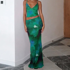 ชุดเซ็ต 2 ชิ้น เสื้อกล้ามคอวีเซ็กซี่พิมพ์ลาย กระโปรงทรงเข้ารูป แฟชั่นสำหรับผู้หญิง - Product Image 3