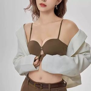 Ensemble de lingerie sexy pour femmes avec soutien-gorge à armatures et col en V, imprimé en dentelle brodée, avec culotte - Product Image 2