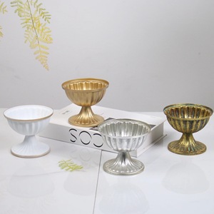 Vase de table en fer forgé rétro européen, rond, fait à la main, robuste, décoration pour événements et célébrations - Product Image 1