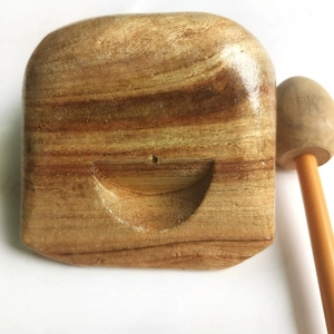 Bloc de percussion carré en bois massif naturel avec maillet pour enfants, instrument de rythme Orff pour la salle de classe, vente en gros - Product Image 5