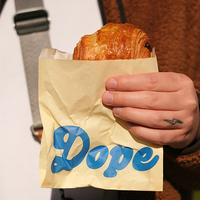 Sacs en papier blancs jetables résistants à la graisse avec logo personnalisé en flexographie pour la restauration rapide
