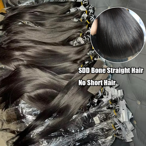 Fornitore all'ingrosso di <span class=keywords><strong>extension</strong></span> di <span class=keywords><strong>capelli</strong></span> umani vergini grezzi non trattati di grado 15A, 100% con cuticole allineate, provenienti da Vietnam e India - Product Image 3