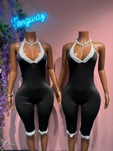 <span class=keywords><strong>Tuta</strong></span> Estiva con Halter e Inserti in <span class=keywords><strong>Pizzo</strong></span> a Contrasto, Vita Alta, Stile Retrò Minimalista, Casual e <span class=keywords><strong>Sexy</strong></span>, con Pantaloni Capri - Product Image 1