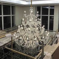 Lustre moderne européen à 32 bras en cristal, grand lustre blanc pour la décoration d'hôtel, de mariage, de salon de taille moyenne