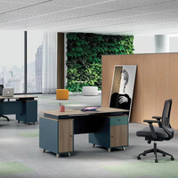Poste de travail modulaire pour 4 personnes avec cloisons, mobilier de bureau pour projet de bureau