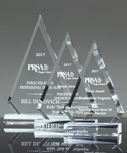 Premio diamante acrilico smussato trasparente piramide di Lucite Skyline selezione Verse Pre-scritta trofeo inciso per lavoro di squadra aziendale