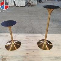 Tables carrées en marbre blanc en gros avec base en acier inoxydable Golden Tulip