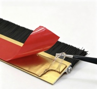 Bande de joint de bas de porte en alliage d'aluminium personnalisable avec brosse à poils en nylon, anti-poussière, étanchéité aux intempéries, qualité industrielle OEM