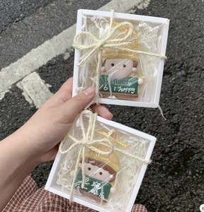 Biscotti Floreali Ghiacciati per la Stagione di Laurea, Scatola Regalo con Targhetta Scrivibile per Nomi, Dolce Commemorativo per Ragazzi e Ragazze - Product Image 3