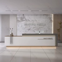 Bureau de réception moderne en bois Style de table à la mode simple pour le bar de l'hôtel, la salle de sport ou la réception de magasin