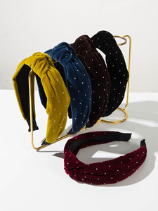 Serre-tête noué en velours orné de strass, Cerceaux à <span class=keywords><strong>cheveux</strong></span> noués en velours incrustés de cristaux, Accessoires capillaires élégants pour femmes pour l'automne et l'hiver - Product Image 1