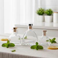 Bouteille diffuseur d'arômes carrée en verre en forme de yourte mongole 150 ml, transparente, avec bouchon en liège, vide, sérigraphiée pour parfum